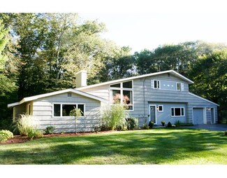 22 Longmeadow Rd, Chelmsford, MA 01824