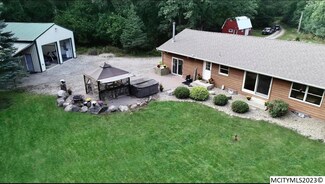 19343 A 220th St, Mason City, IA 50401