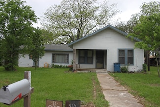 925 7th St, Hempstead, TX 77445