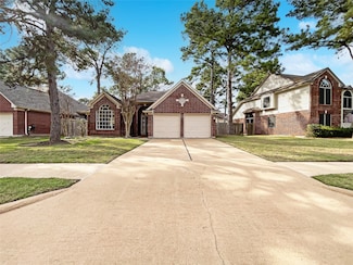7819 Park Hollow Ct, Houston, TX 77095