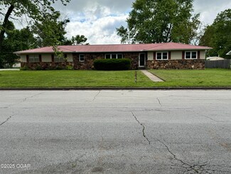 2119 S Main St, Carthage, MO 64836
