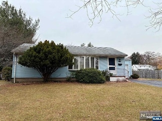 105 Regis Ct, Paramus, NJ 07652