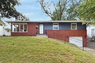 3008 Aurora Ave, Des Moines, IA 50310