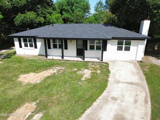 2123 Floyd Dr, Biloxi, MS 39531