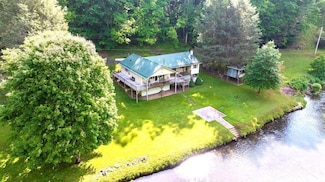 303 Creekside Dr, Dugspur, VA 24325