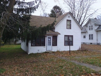 1215 10th St E, Menomonie, WI 54751