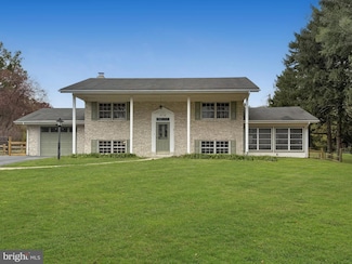 8116 Broadview Dr, Frederick, MD 21701