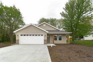 820 3rd St, Osawatomie, KS 66064