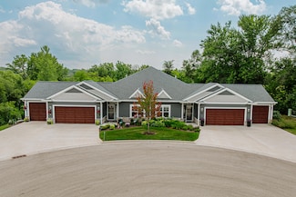 166 Phantom Lake Ct, Mukwonago, WI 53149