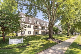 2021 King James Pkwy Unit 214, Westlake, OH 44145