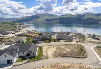 104 Lake Ridge Dr, Chelan, WA 98816