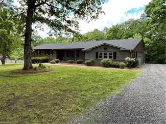 1470 Lynndale Dr, Winston-Salem, NC 27106