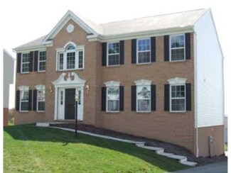 220 Foxwood Rd, Coraopolis, PA 15108