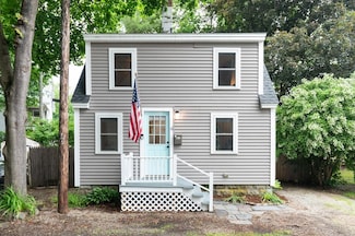 4 Elm Ct, Newmarket, NH 03857