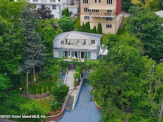 75 Longview Rd, Staten Island, NY 10304