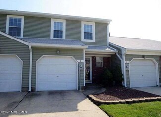 9 Birch Ln, Eatontown, NJ 07724