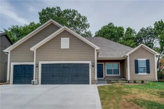 1016 NE Copperwood Dr, Lee's Summit, MO 64086