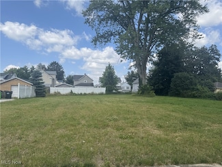38 24th St NW, Barberton, OH 44203