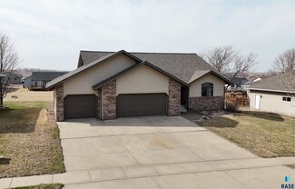 129 S Leslie Dr, Garretson, SD 57030