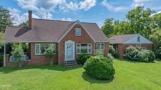 100 Salvage Ln, Johnson City, TN 37604