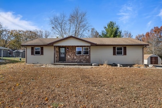 1201 Robin Rd, Mahomet, IL 61853