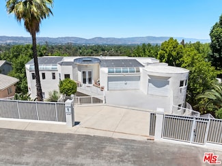 22449 Cass Ave, Woodland Hills, CA 91364