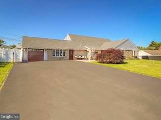 50 Rose Apple Rd, Levittown, PA 19056
