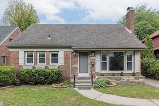 1433 Harvard Rd, Grosse Pointe, MI 48230