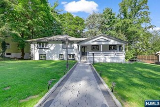 548 Nordhoff Dr, Leonia, NJ 07605