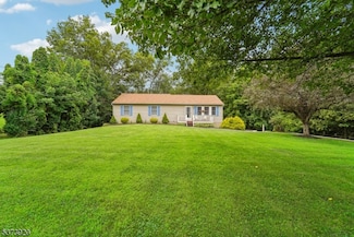 4 Crest Hill Dr, Sussex, NJ 07461