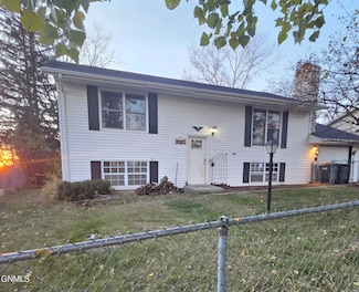 4813 E Roughrider Cir, Mandan, ND 58554