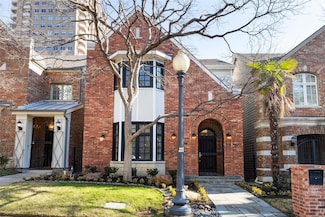 2908 N Pearl St, Dallas, TX 75201