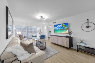 272 Banyan Blvd Unit 272, Naples, FL 34102