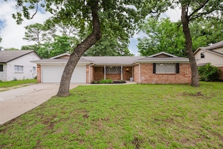 3605 Falcon Dr, Forest Hill, TX 76119