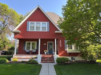 519 W 27th St, Kearney, NE 68845