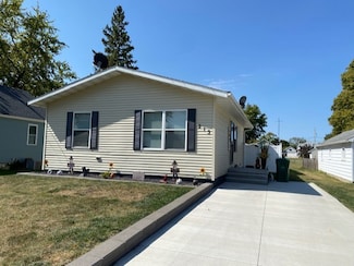 213 4th St, Standard, IL 61363