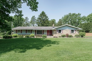 11549 N Meadowbrook Dr, Mequon, WI 53097