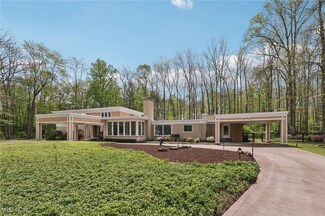 32750 Cedar Rd, Cleveland, OH 44124