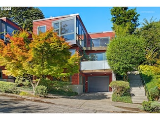 3907 SW View Point Terrace, Portland, OR 97239
