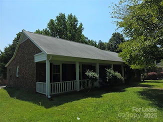 1301 Rock Point Rd, Charlotte, NC 28270