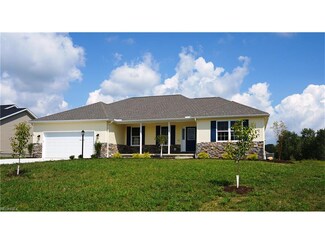 10365 Carrousel Woods Dr, New Middletown, OH 44442
