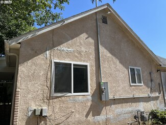 390 SE Gregory Dr, Winston, OR 97496