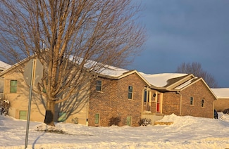 601 Baja Dr, Epworth, IA 52045