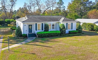 323 Curry St NE, Pelham, GA 31779