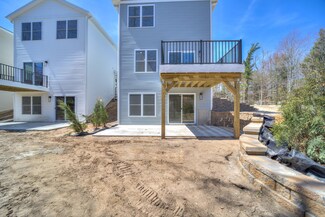 7230 Atwater Springs Dr, Norton Shores, MI 49456