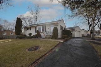 2900 Yeoman St, Waukegan, IL 60087