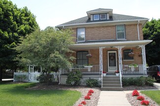 359 Walnut Ave, Elgin, IL 60123