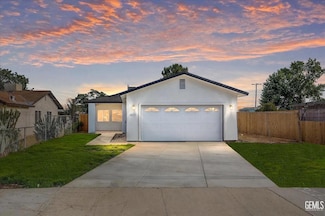 30717 Paseo de Pico St, Shafter, CA 93263