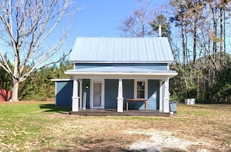 1055 Ridgefield Rd, Mathews, VA 23109