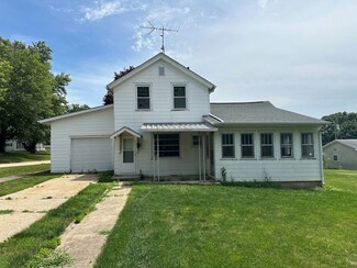 808 Evans Ave, Ashton, IL 61006